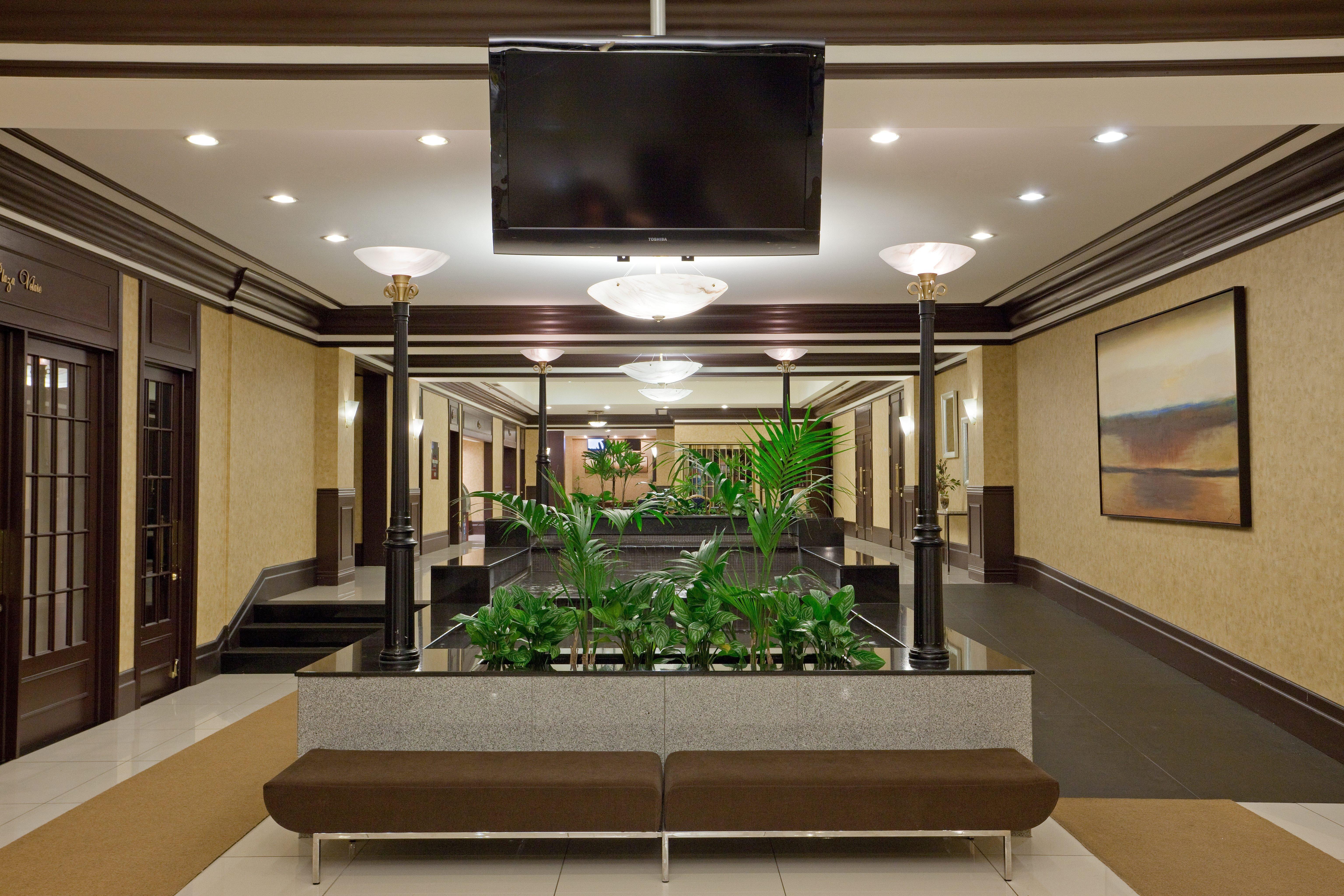 Armon Plaza Montreal Airpt, Trademark Collection By Wyndham Екстериор снимка