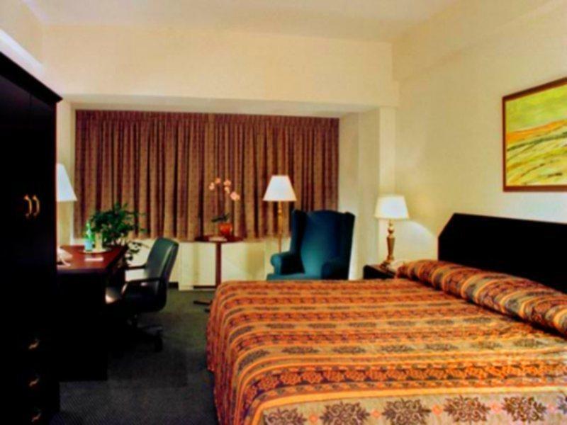 Armon Plaza Montreal Airpt, Trademark Collection By Wyndham Стая снимка