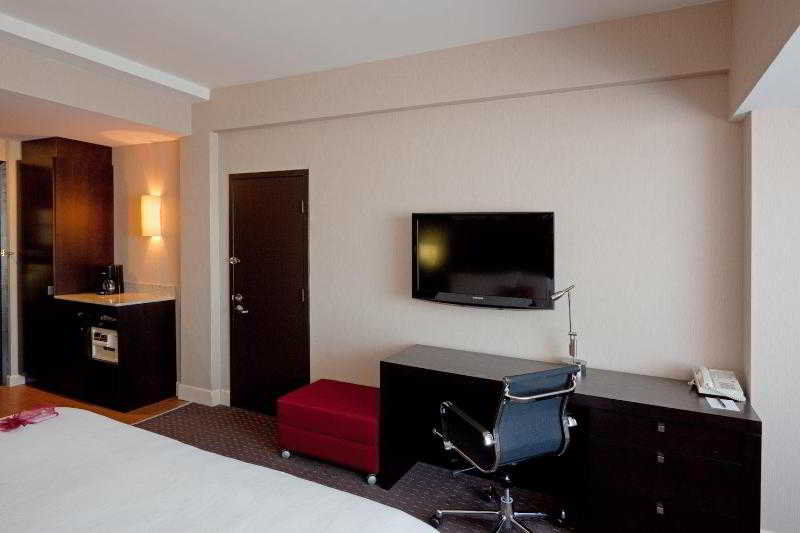 Armon Plaza Montreal Airpt, Trademark Collection By Wyndham Екстериор снимка